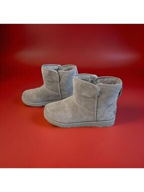 New! UGG Womens Cory II Genuine Shearling Lined Boot Gray Suede Size 7